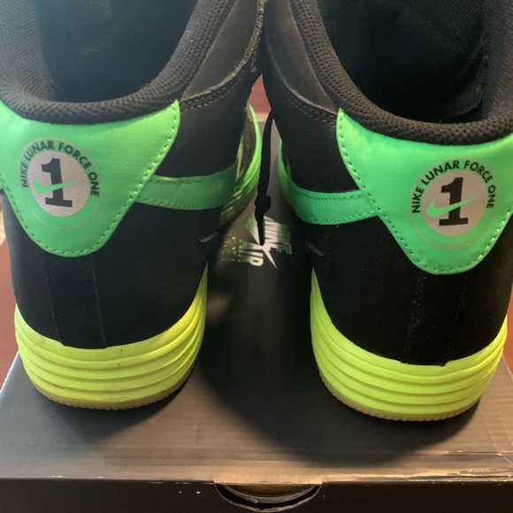 Nike - Picture 3 of 3